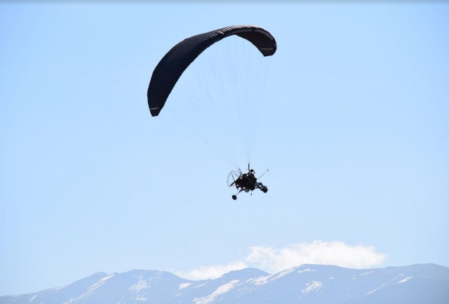 Vuelo en paratrike sobre la sierra