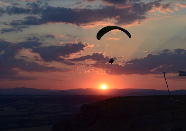 Paseo en parapente al atardecer