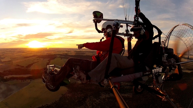 Paratrike al atardecer