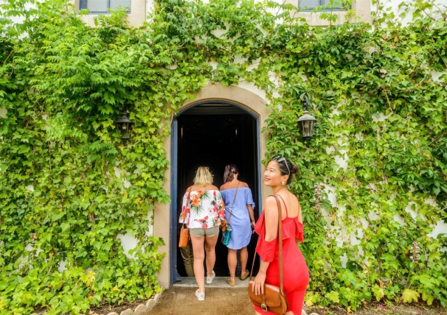  Visiting a house with a garden in Barcelona 