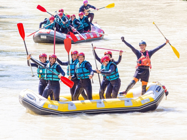 e-19749708-disfrutando-rafting172543917217254403956451.jpg