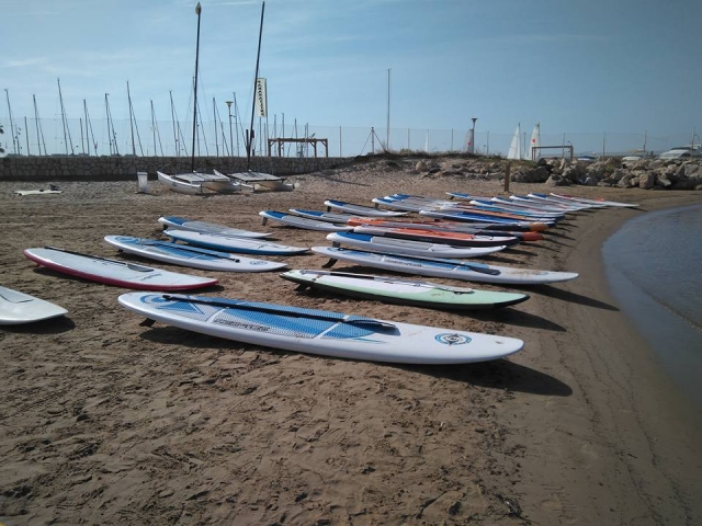 Tablas de sup en la playa de Salou