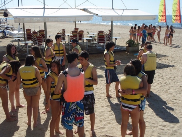 Nuestros alumnos en la playa de Cambrils