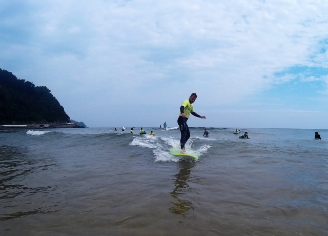 Cursos de surf para todos los niveles