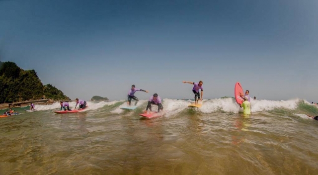  Surfen im Kantabrischen Meer 