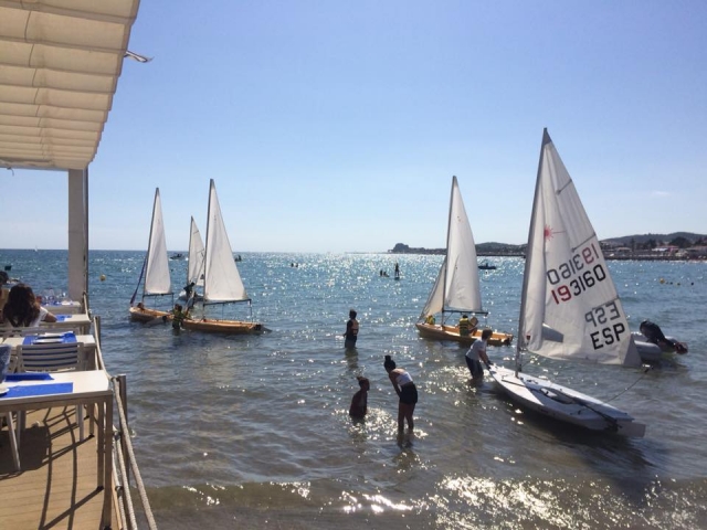 Partiendo de la orilla en vela