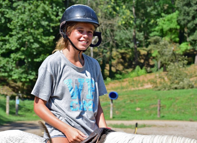 Clases de hipica en el campamento