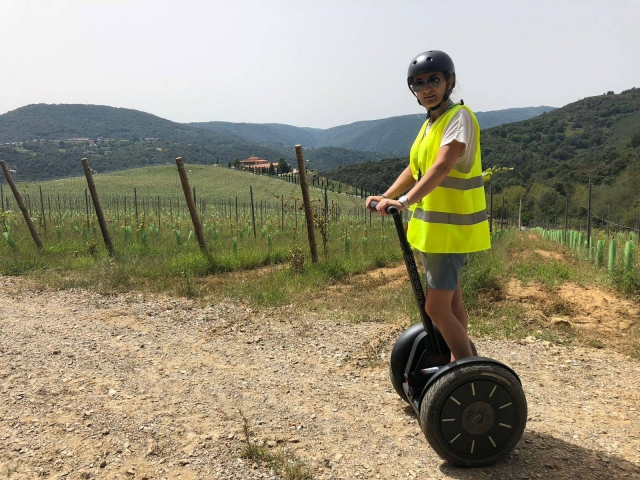 乘坐赛格威穿越加利西亚农作物 