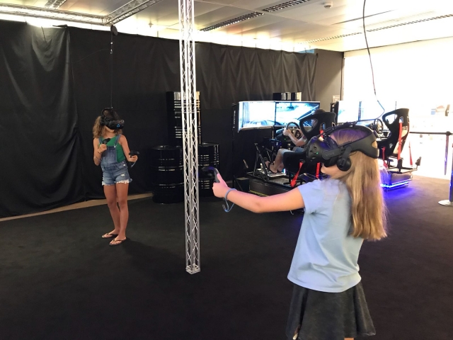  Girls in VR room 