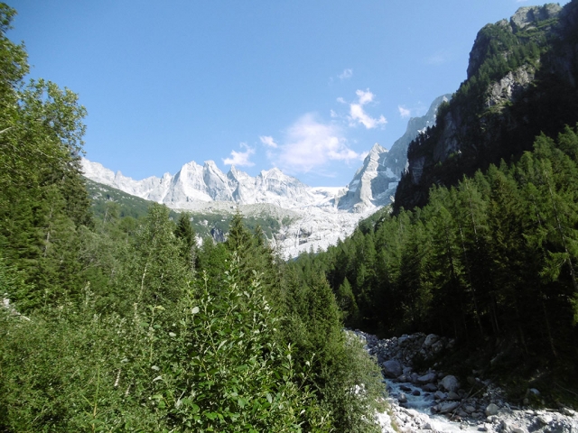  Discover the landscapes of the Pyrenees 