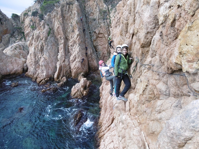  Come enjoy the mountain routes with friends 