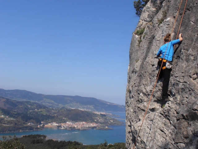 Escalando en Urdaibai