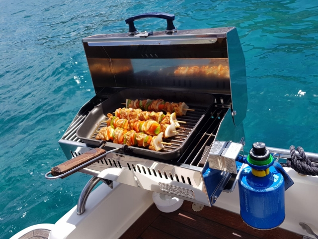  Barbecue au milieu de la mer 