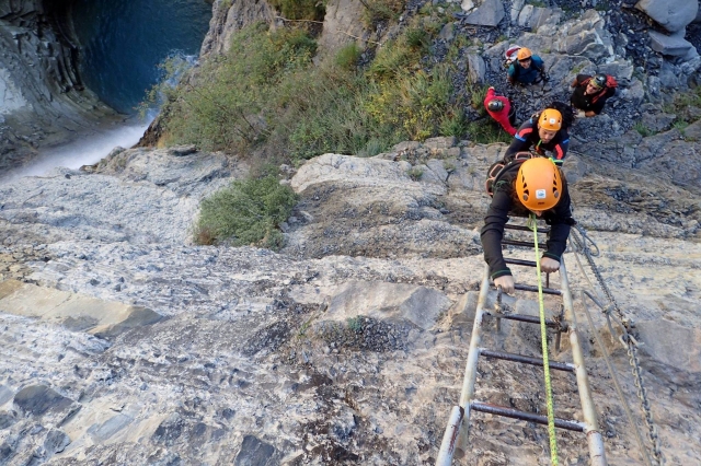 Podras descubrir un deporte entre la escalada y el montanismo