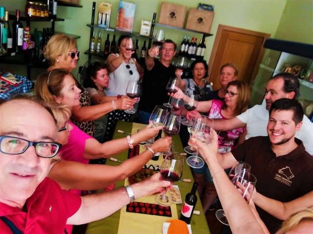  A toast with the best wines 
