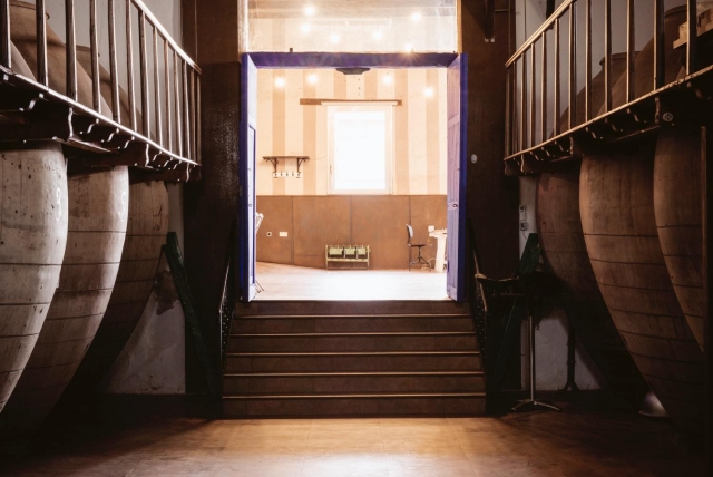  Visit the more traditional wineries 