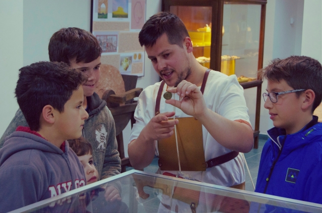  Patricio explaining history to the little ones 