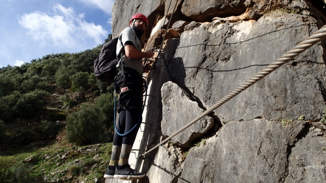 Arnes, casco, mosquetones...