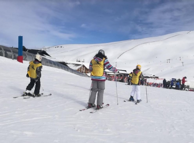  Sciatori sulle piste della Sierra Nevada 