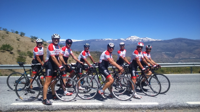Ciclistas en Sierra Nevada