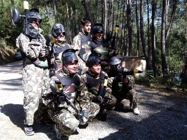  Dotato di gilet e maschera 