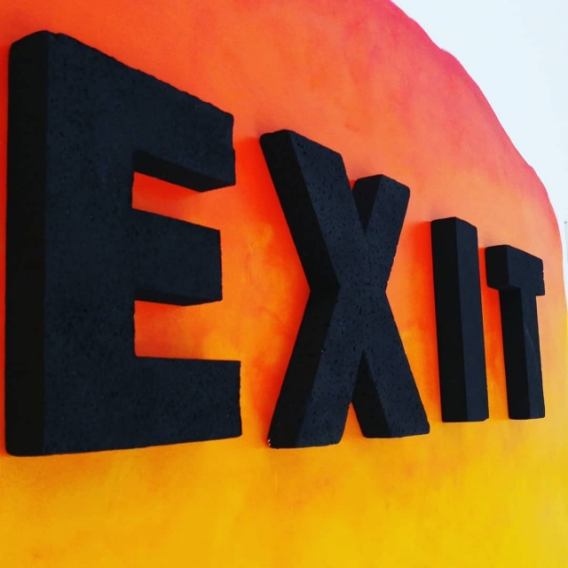 Logo en la pared