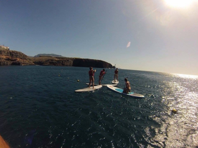  Repos avec les planches SUP dans l'Atlantique 