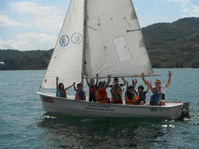  Fun on board the sailboat 