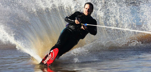  Learning to do water skiing 