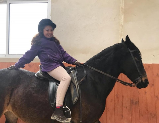 Posando sobre el caballo