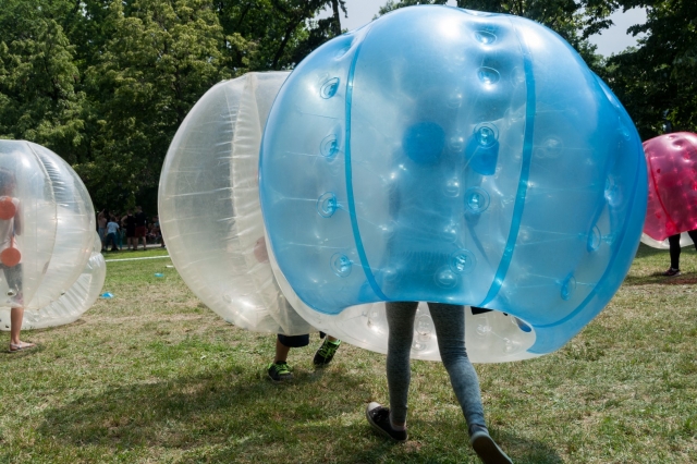  Zorbing