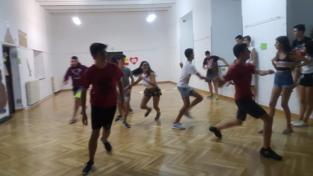  以实用且有趣的方式学习 