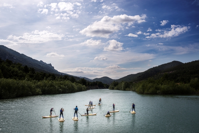  Paddelsurfen im Fluss 