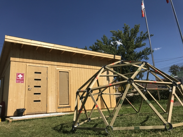 Una de las casetas del albergue
