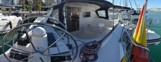 Vista desde el timón del catamarán