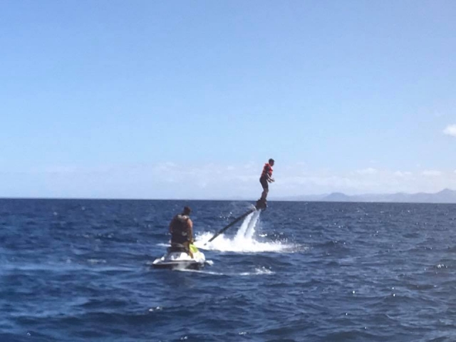  地中海的飞行板 