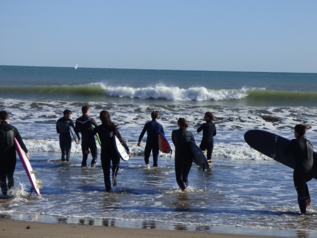 Entrando al mar con las tablas