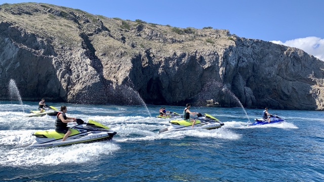 Paseo en moto de agua en familia
