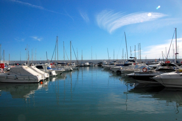  Boote in Hafen Marbella Fischerboot