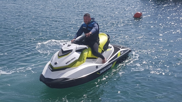 Arrancando la moto de agua
