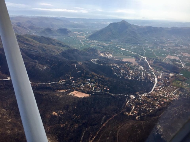 Admirando la orografía gallega desde la avioneta