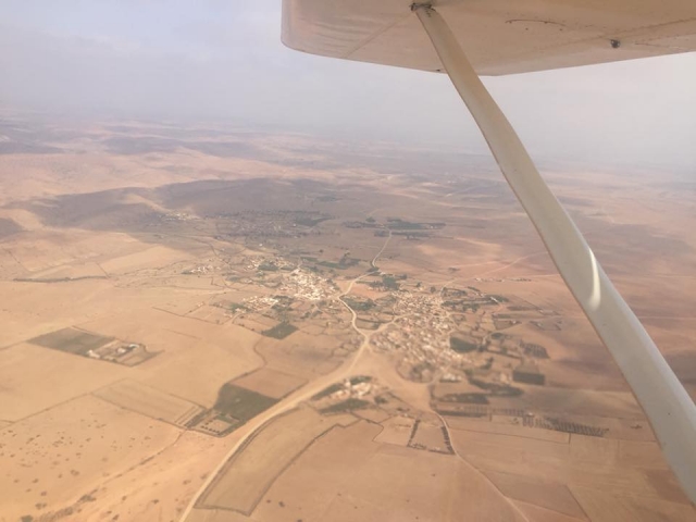 Pilotando la avioneta en el interior gallego