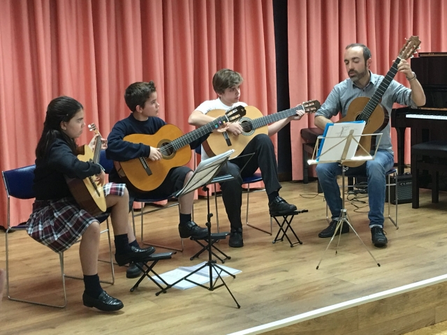 Ensayo grupal de guitarra
