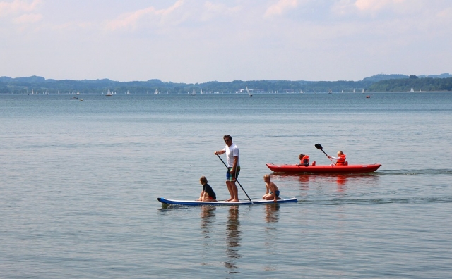 e-19752334-paddle-surfing-354544-960-720.jpg