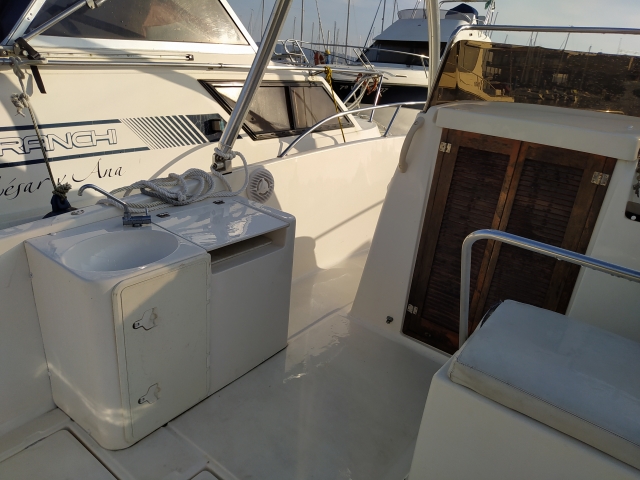 Barco a motor de 6m