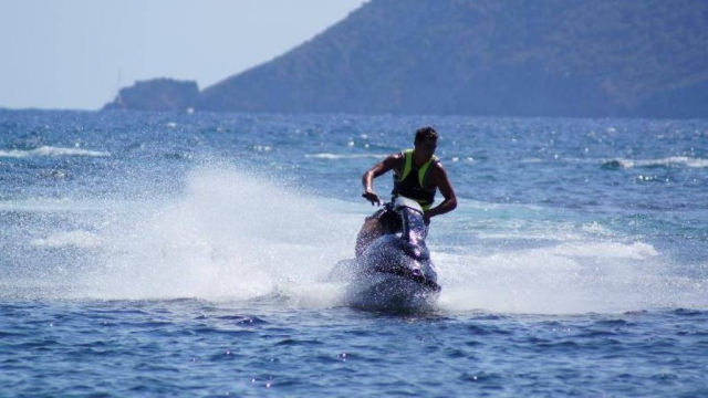 Acelerando sobre la moto 