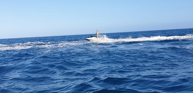 Tomando velocidad en la jet ski
