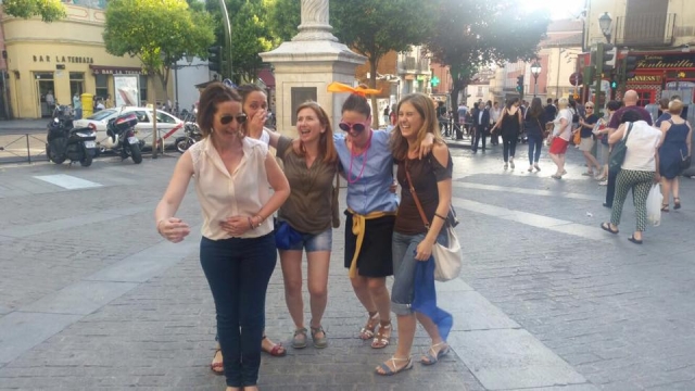  Laughter with friends in the streets 