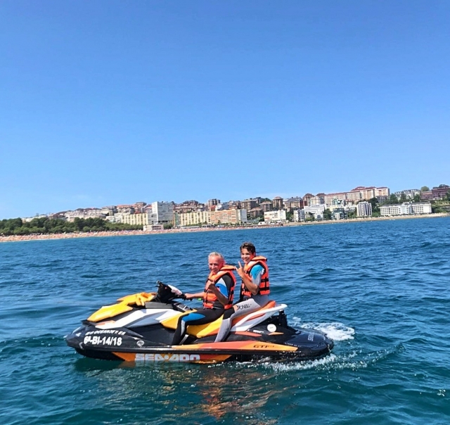  La migliore compagnia sulla moto d'acqua 