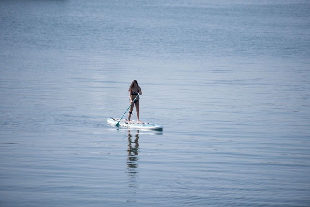  Remare sulla tavola da paddle surf 